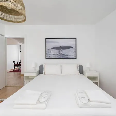 Apartment Charming Cozy 2bed1bath Shoreline Bebek! #95 *